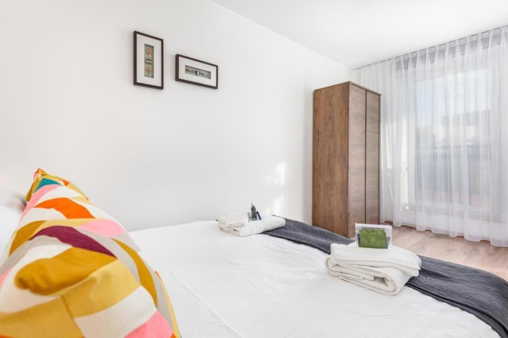 Modern Riverside Apartment With Free Parking Space Szczecin Exteriör bild